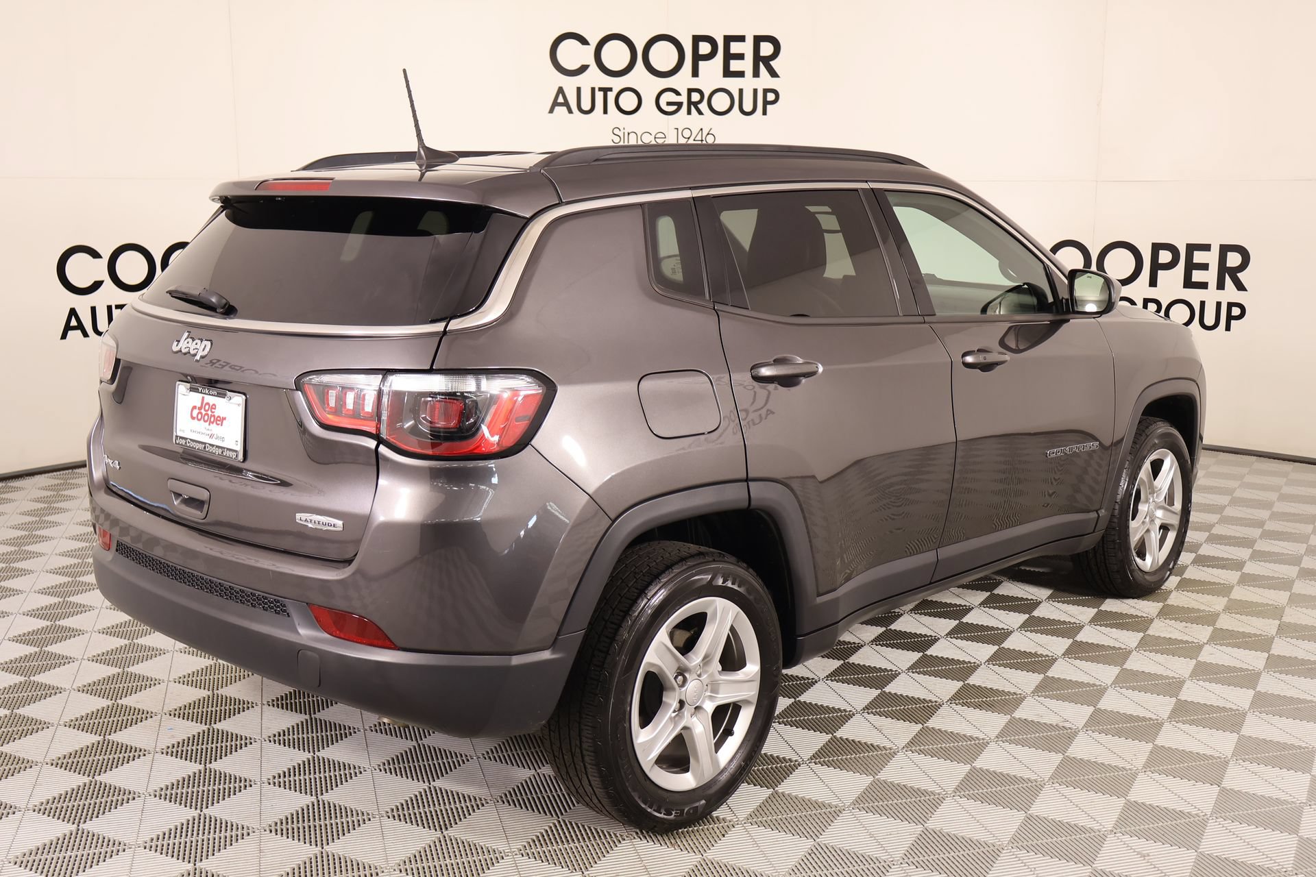 Used 2024 Jeep Compass Latitude AWD/4WD image 19