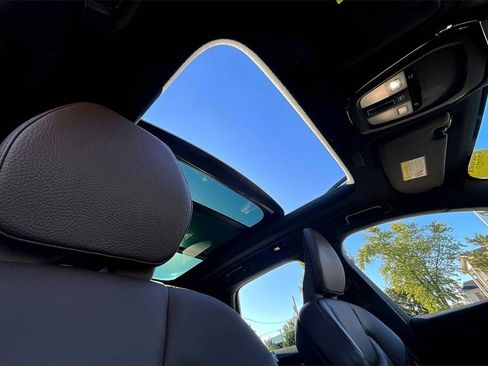 Used 2022 Volvo XC60 B5 Momentum w/ Advanced Package image 24