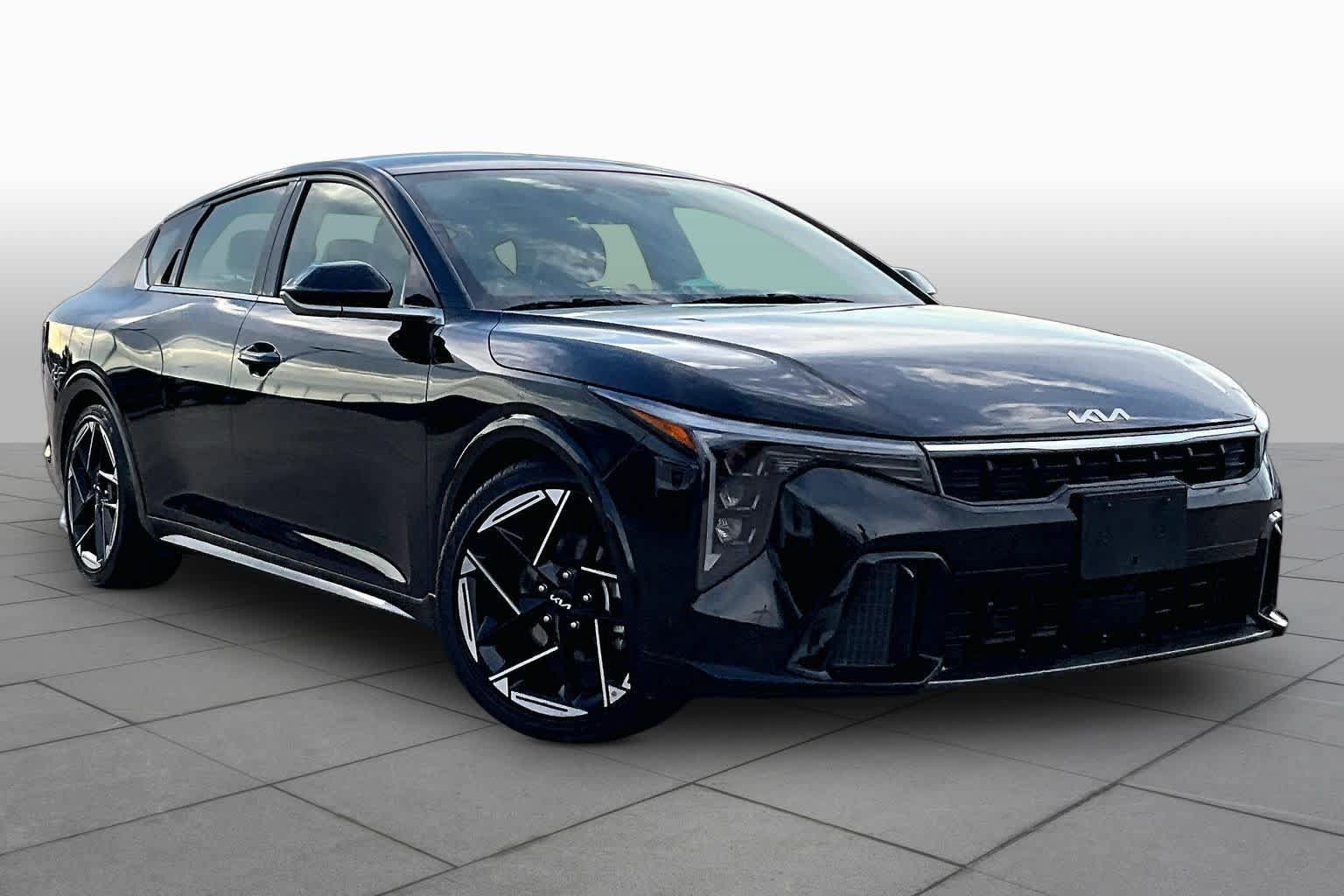 Used 2025 Kia K4 GT-Line w/ GT-Line Premium Package FWD image 3