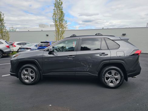 Used 2022 Toyota RAV4 XLE w/ Convenience Package AWD/4WD image 4