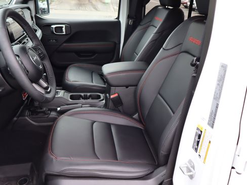 Used 2025 Jeep Wrangler Unlimited Rubicon AWD/4WD image 16