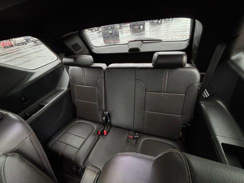 Used 2023 Chevrolet Traverse RS image 35