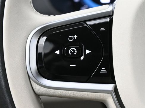 Used 2025 Volvo XC60 B5 Ultra w/ Protection Package Premier image 7