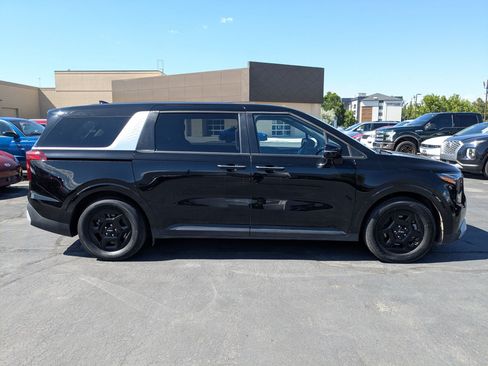 Used 2025 Kia Carnival FWD image 2