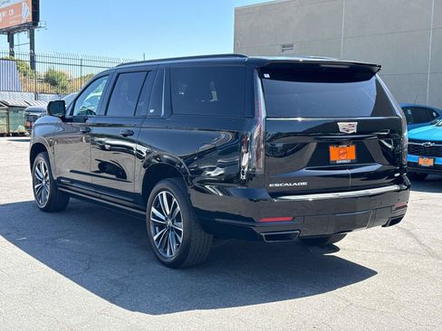 Used 2025 Cadillac Escalade ESV Sport AWD/4WD image 4