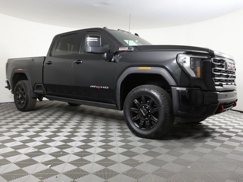 Used 2025 GMC Sierra 2500 AT4 w/ AT4 Premium Plus Package image 3