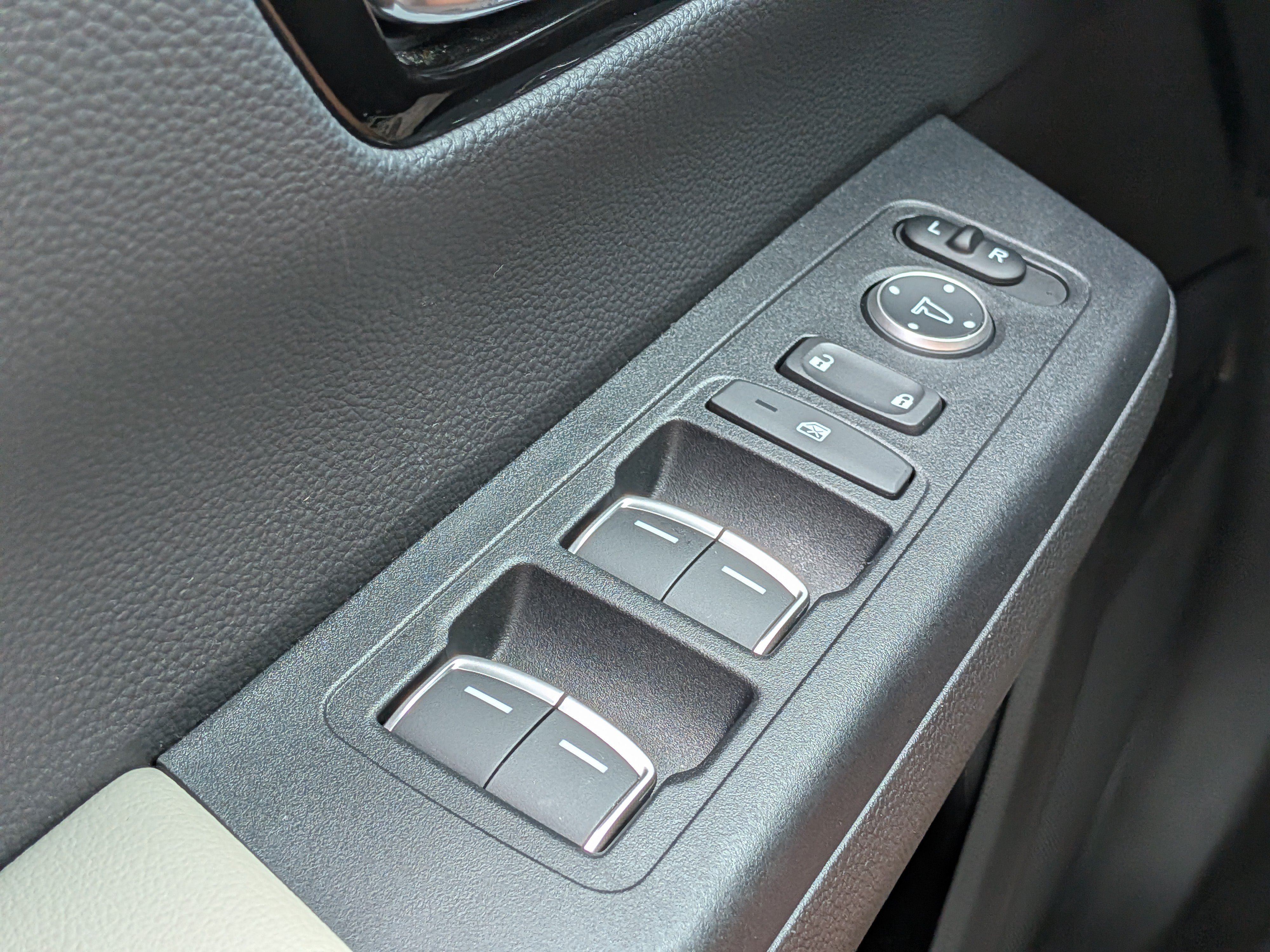 Used 2025 Honda CR-V EX-L image 23