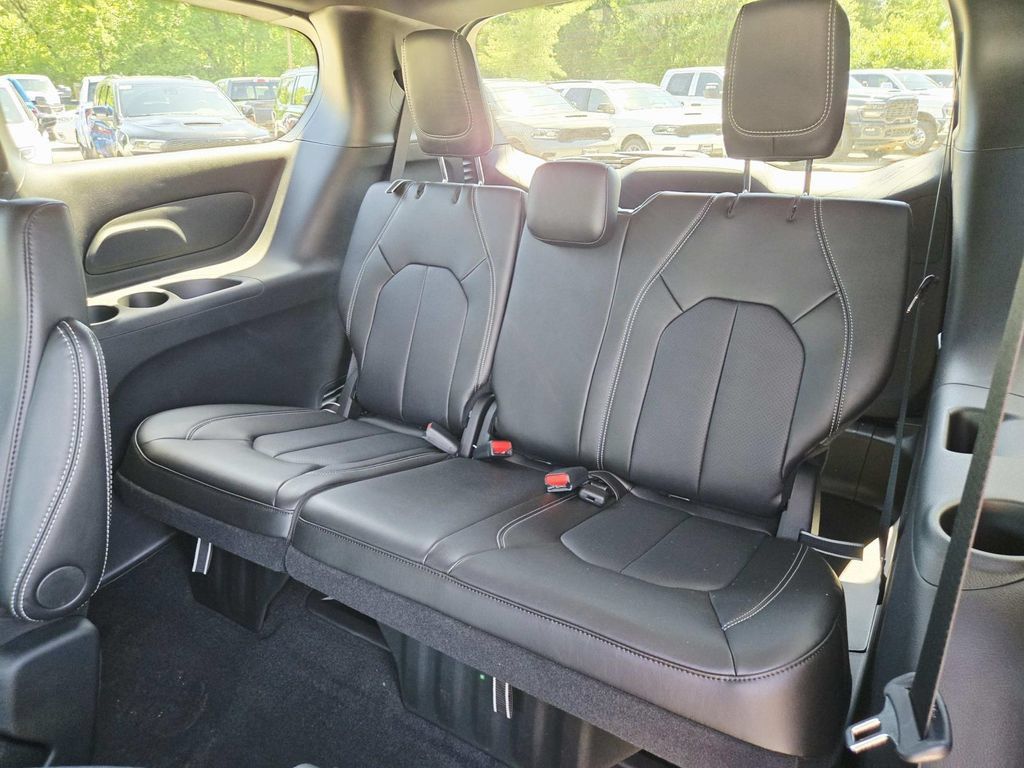 New 2026 Chrysler Pacifica Select w/ S Appearance Package AWD/4WD image 13