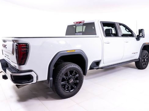 Used 2024 GMC Sierra 2500 AT4 w/ AT4 Premium Plus Package AWD/4WD image 5