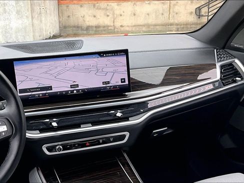 Used 2024 BMW X5 sDrive40i w/ Premium Package image 9