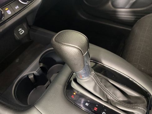 Used 2023 Honda HR-V LX image 17