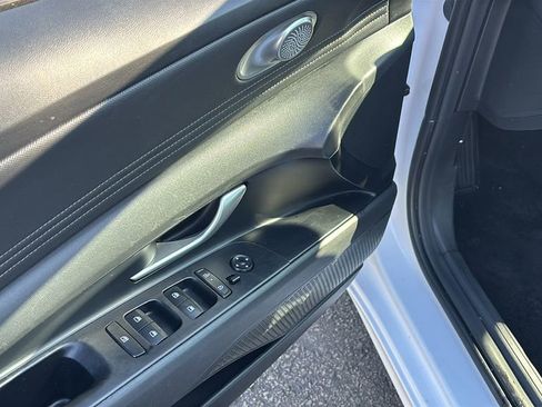 Used 2025 Hyundai Elantra SEL image 14