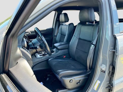 Used 2021 Jeep Grand Cherokee Laredo X image 22