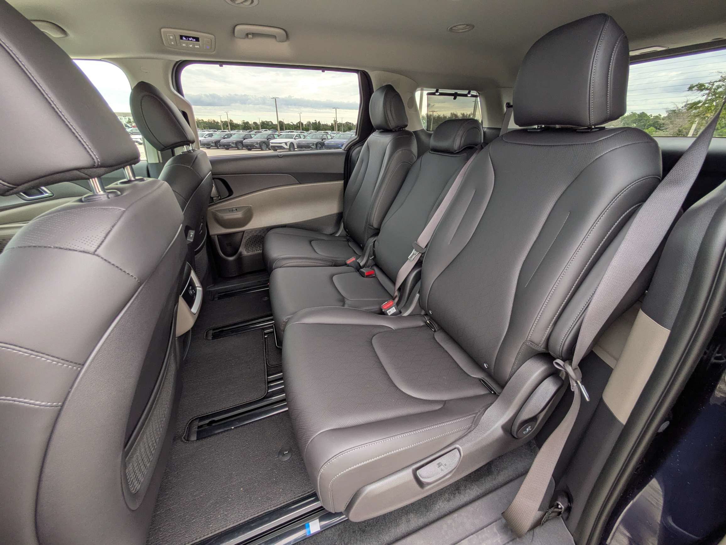 Certified 2026 Kia Carnival EX FWD image 14