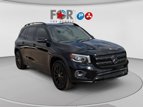 Used 2021 Mercedes-Benz GLB 250 w/ Premium Package image 7