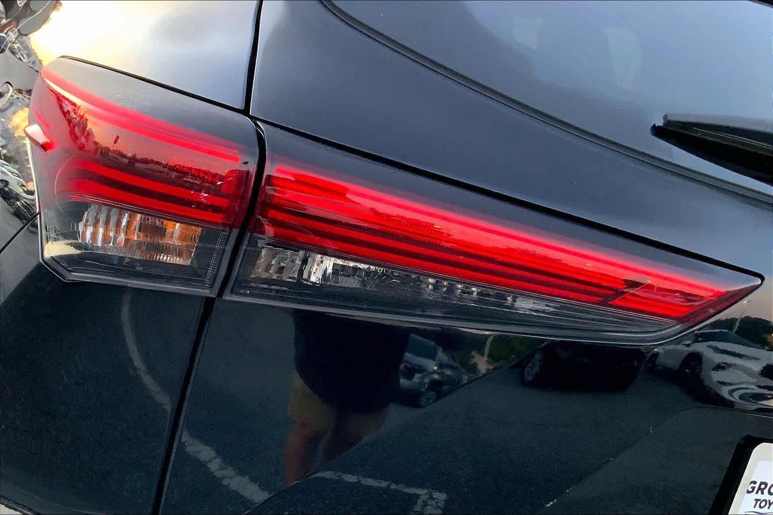 Used 2022 Toyota Highlander XLE FWD image 25