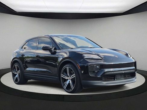 Used 2025 Porsche Macan 4S Electric AWD/4WD image 2