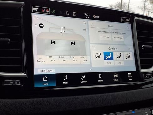 Used 2024 Chrysler Pacifica Touring-L image 12