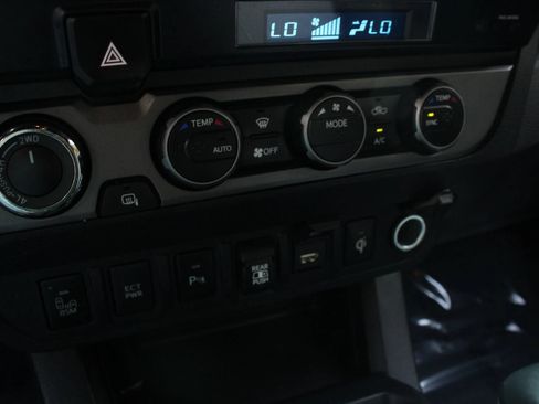 Used 2021 Toyota Tacoma TRD Off-Road w/ Technology Package AWD/4WD image 34