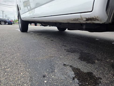 Used 2015 Chevrolet Express 2500 RWD image 25