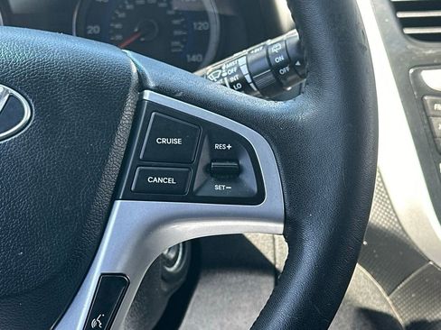 Used 2013 Hyundai Accent SE FWD image 11