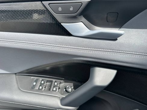 New 2026 Volkswagen Tiguan SE FWD image 9