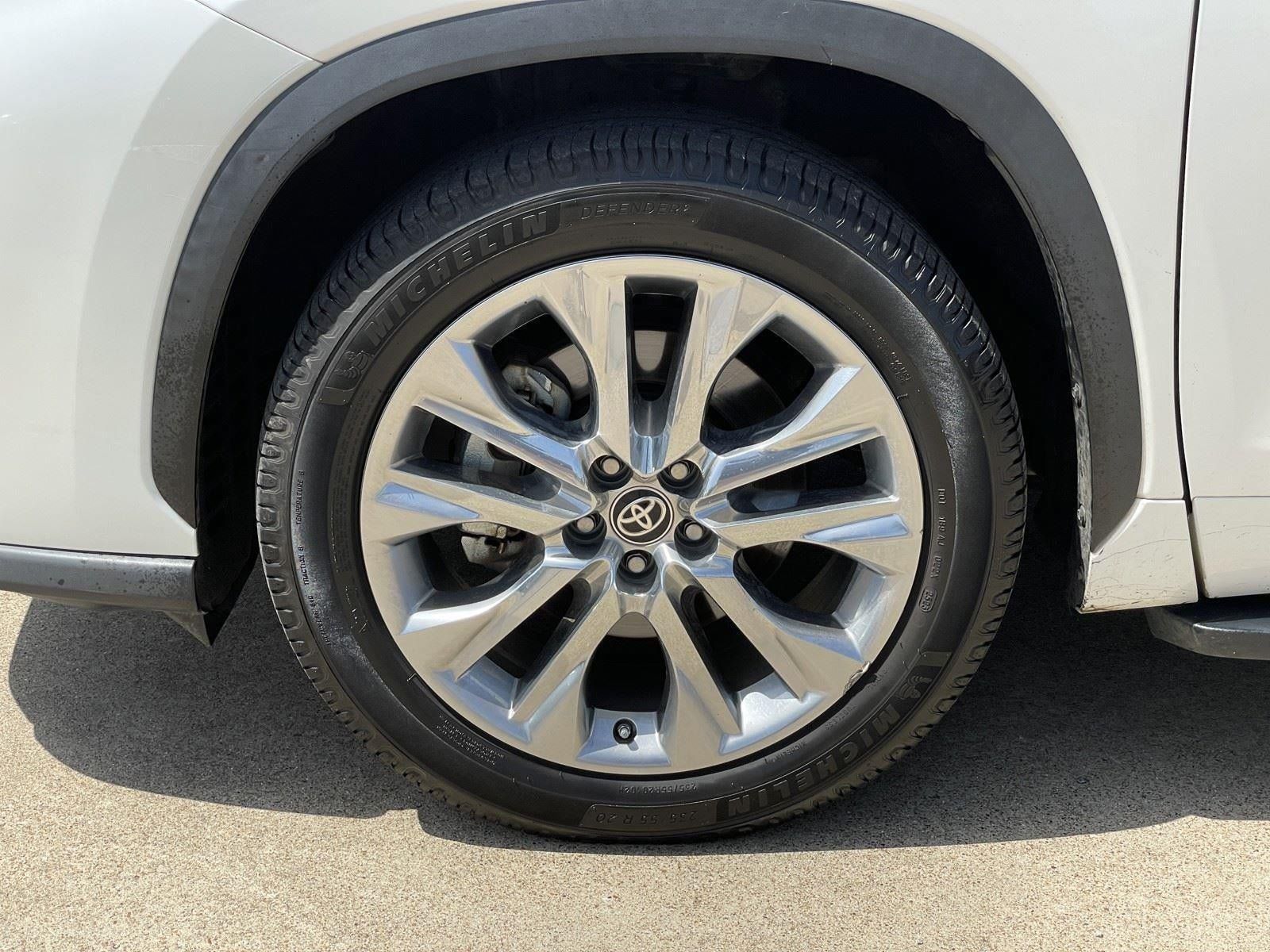 Used 2020 Toyota Highlander Limited FWD image 55