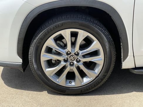 Used 2020 Toyota Highlander Limited FWD image 55