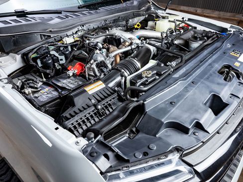 Used 2025 Ford F250 Platinum w/ FX4 Off-Road Package image 38