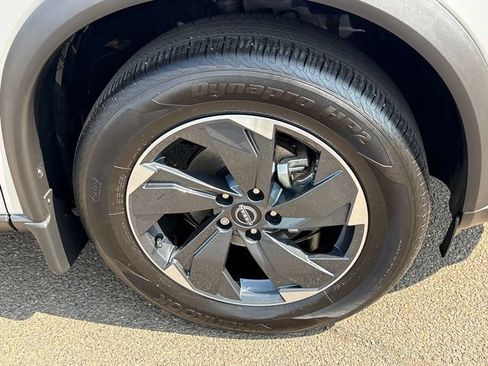 Certified 2024 Nissan Rogue SV w/ SV Premium Package AWD/4WD image 7
