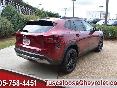 Used 2024 Chevrolet Trax ACTIV w/ Sunroof Package FWD image 11