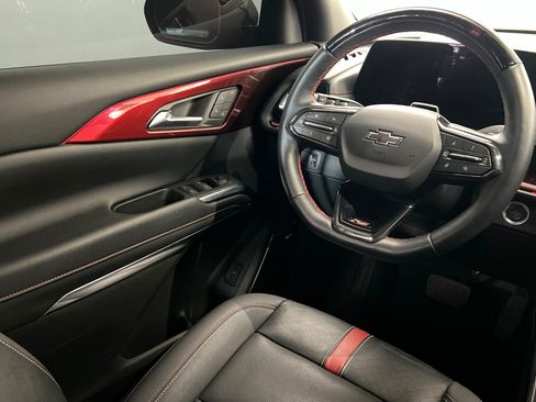 Used 2024 Chevrolet Traverse RS FWD image 12