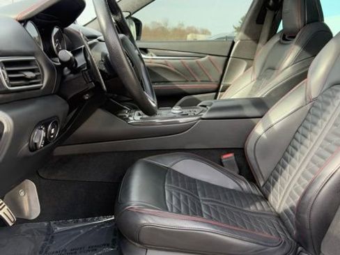 Used 2022 Maserati Levante Trofeo image 18
