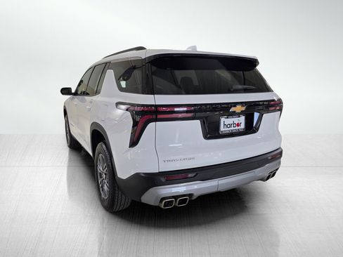 Used 2025 Chevrolet Traverse LT image 5