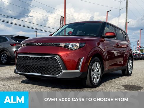 Used 2025 Kia Soul LX FWD image 2