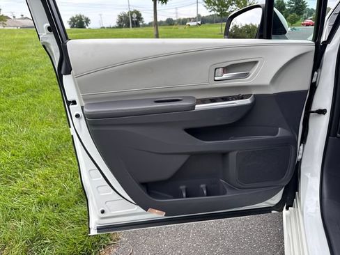 Used 2021 Toyota Sienna XLE w/ XLE Plus Package AWD/4WD image 23