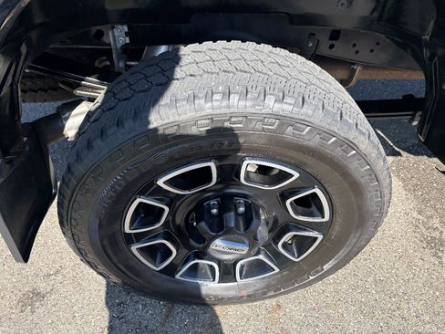 Used 2024 Ford F250 Platinum w/ FX4 Off-Road Package AWD/4WD image 11