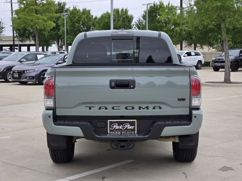 Used 2023 Toyota Tacoma TRD Off-Road w/ Technology Package AWD/4WD image 4