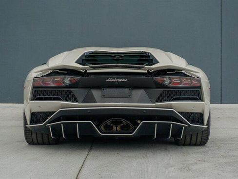 Used 2017 Lamborghini Aventador S image 7