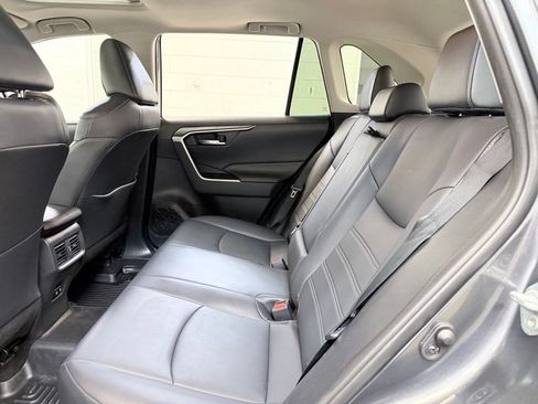 Used 2019 Toyota RAV4 XLE Premium FWD image 19