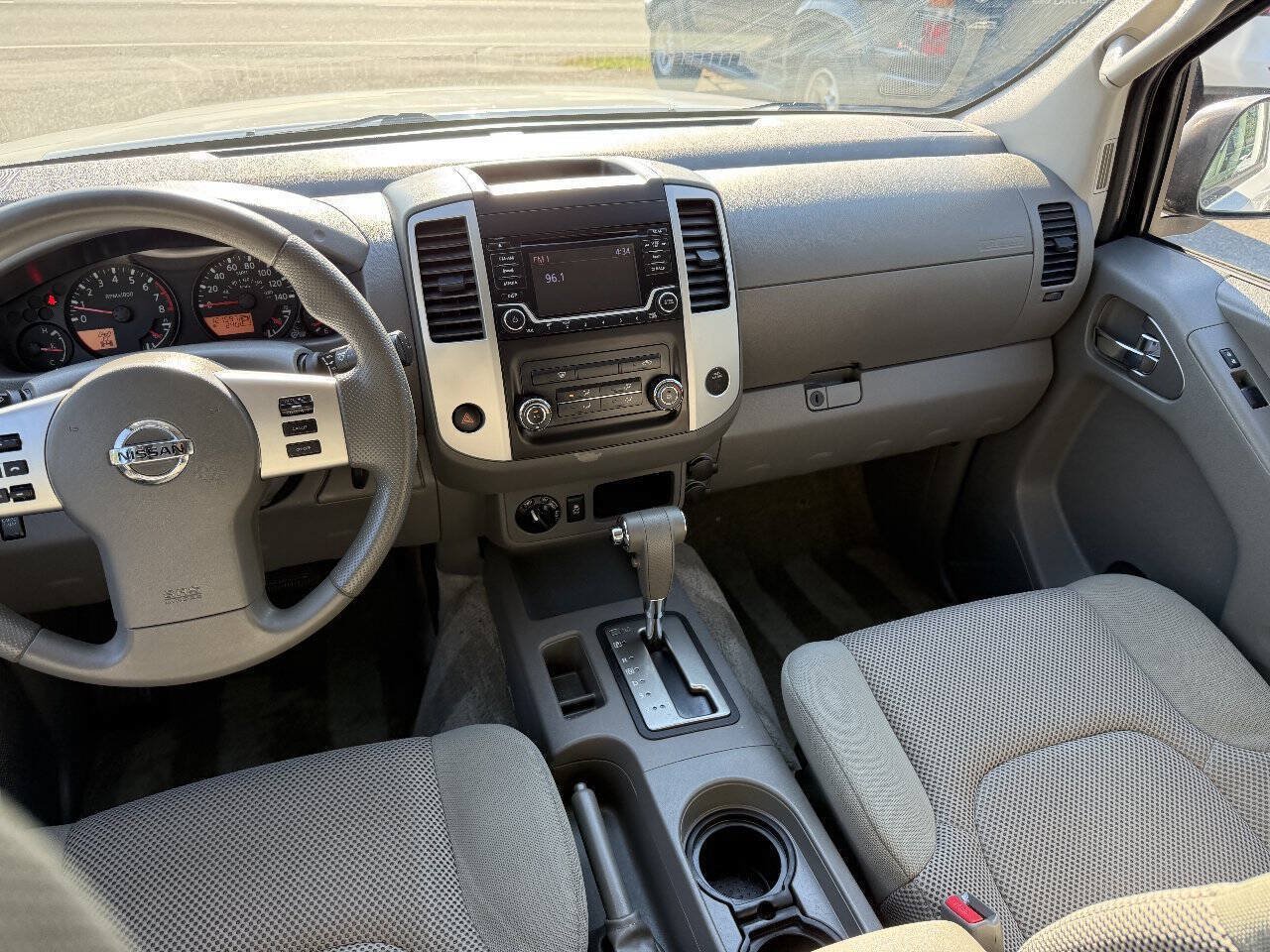 Used 2015 Nissan Frontier SV AWD/4WD image 19