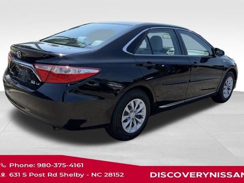 Used 2017 Toyota Camry LE FWD image 6