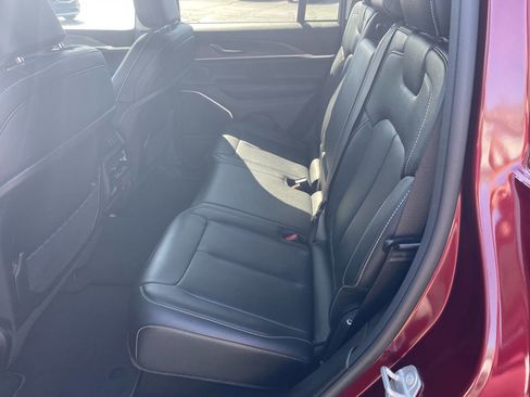 Used 2023 Jeep Grand Cherokee Limited image 4