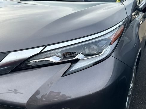 Used 2021 Toyota Sienna Platinum image 11