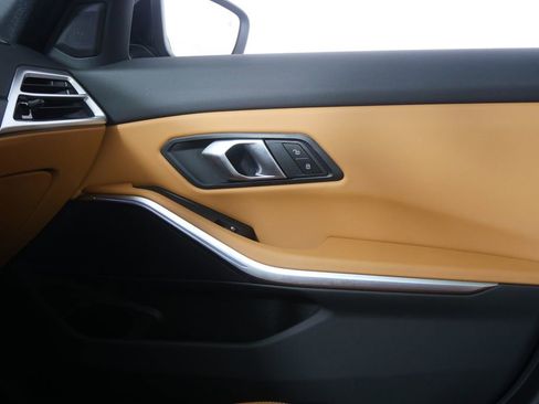 Certified 2025 BMW 330i Sedan RWD image 25