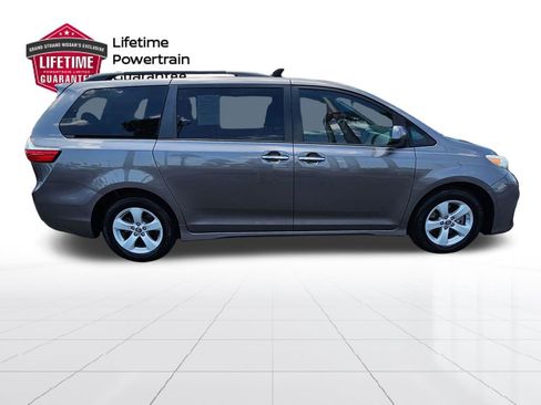 Used 2020 Toyota Sienna LE w/ LE Preferred Package FWD image 7