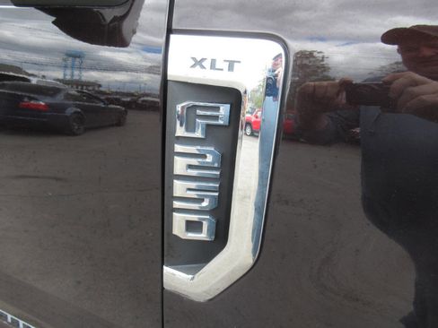 Used 2019 Ford F250 XLT w/ XLT Premium Package AWD/4WD image 5