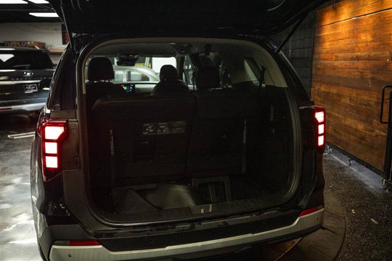 Used 2025 Kia Carnival FWD image 7