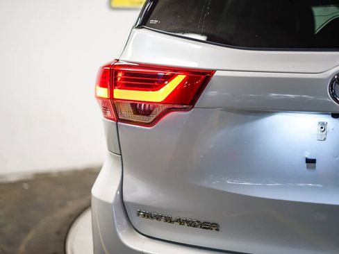 Used 2017 Toyota Highlander Plus w/ Carpet Mat Package image 10