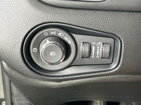 Used 2022 Jeep Renegade Latitude w/ Convenience Group AWD/4WD image 10
